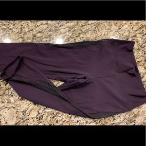 **Unique**Lululemon crop pants